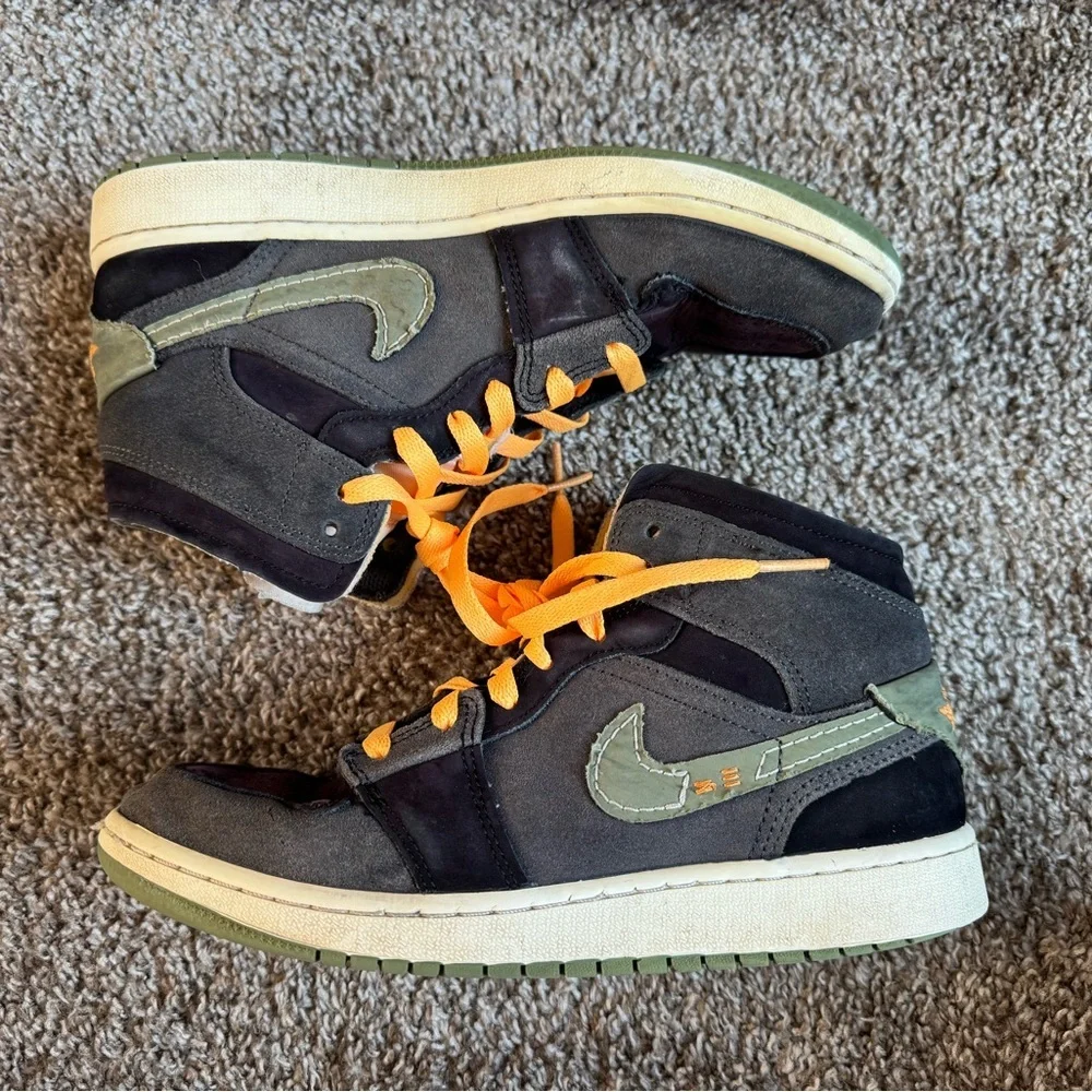 Air Jordan 1 Mid SE Craft Anthracite